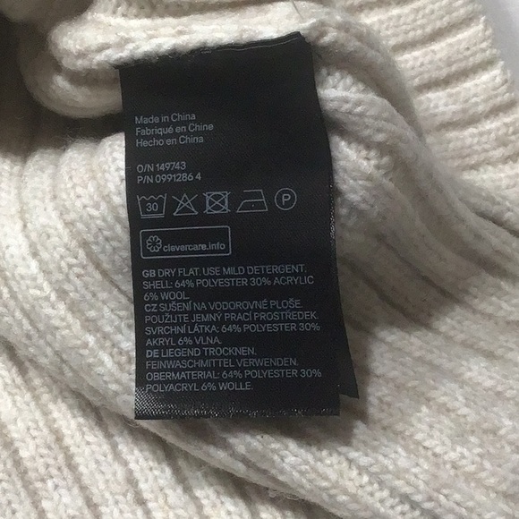 CLEARANCE | H & M cropped Mock turtleneck sweater; LIKE NEW - Picture 8 of 8